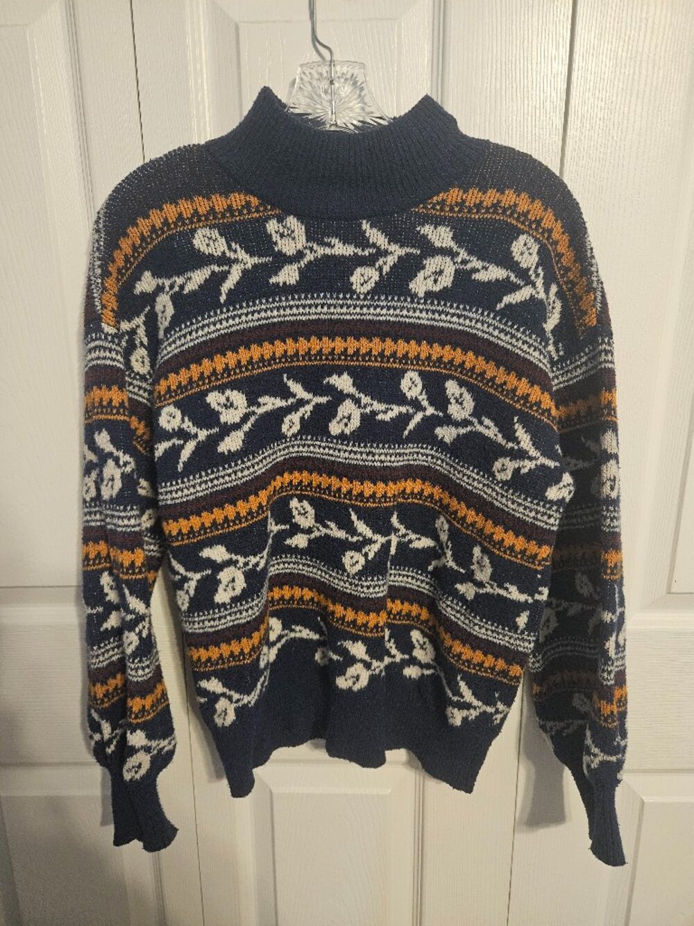 Autumn Striped, Leaf Detailed Turtleneck